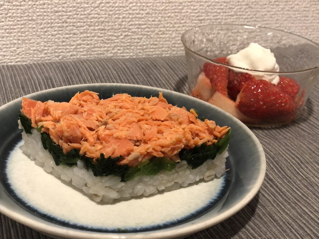 家にあるものでできる ひな祭りのお祝いごはん 菱餅風の押し寿司 ひめくりおつまみ