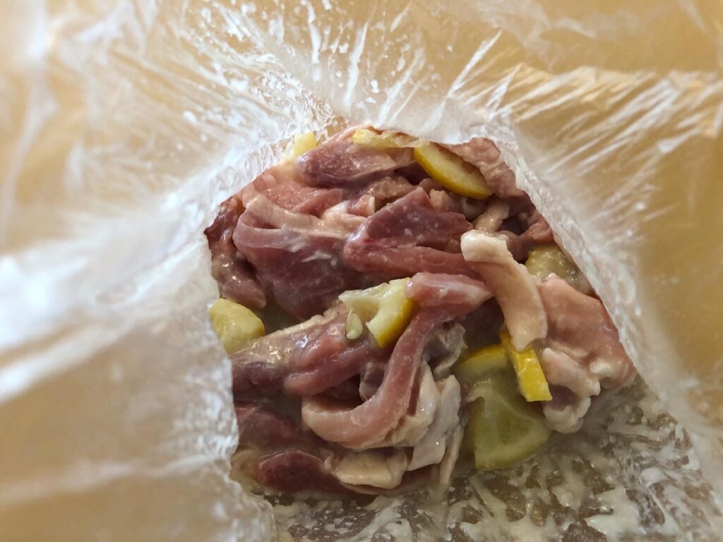 手間なし簡単 鶏肉の塩麹レモン蒸し ひめくりおつまみ