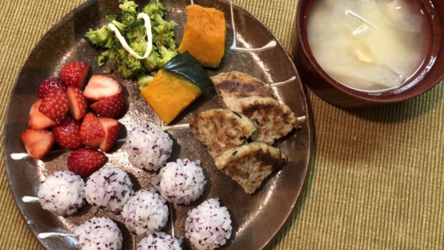 幼児食 1歳8ヶ月 2週目の記録 チャーハン ミニおにぎりブーム ひめくりおつまみ